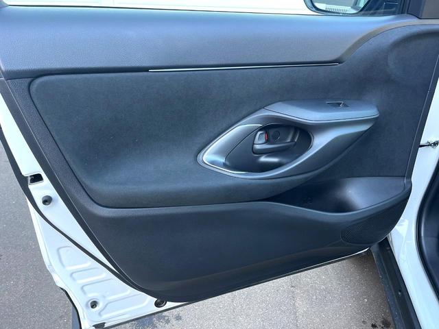 ヤリスクロス ハイブリッドＺ　全周囲カメラ　衝突被害軽減システム　レーダークルーズ　禁煙車　パワーシート　ドラレコ　スマートキー　ＬＥＤヘッド　ビルトインＥＴＣ　純正１８インチアルミ　オートハイビーム　車線逸脱警報　オートライト（55枚目）