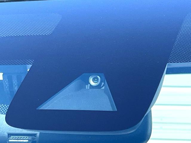 �y�G�}�[�W�F���V�[�u���[�L�z���s���ɑO���̎ԗ�����F�����A�Փ˂������Ȏ��͌x��ƃu���[�L�ŏՓˉ���Ɣ�Q�y�����A�V�X�g�B�����S�Ƀh���C�u�����y���݂��������܂��B