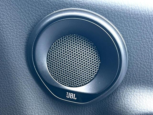 �y�i�a�k�T�E���h�z���E���w�̉����@��u�����h�A�i�a�k�ɂ��T�E���h�V�X�e���𓋍ځB�Q�V�[�^�[�̎�����ԂɂP�Q�X�s�[�J�[�E�o�͂S�Q�T�v�Ƃ����ґ�ȍ\���ŁA�Տꊴ���ӂ��T�E���h�����������܂��B