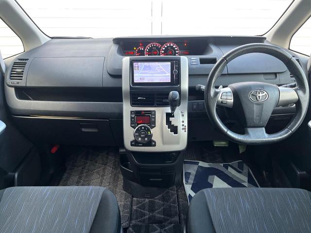 ノア Ｓｉ　サンルーフ　電動スライドドア　ＳＤナビ　バックカメラ　スマートキー　ＨＩＤヘッド　ビルトインＥＴＣ　パドルシフト　純正１６インチアルミ　オートライト　オートエアコン　Ｂｌｕｅｔｏｏｔｈ（2枚目）