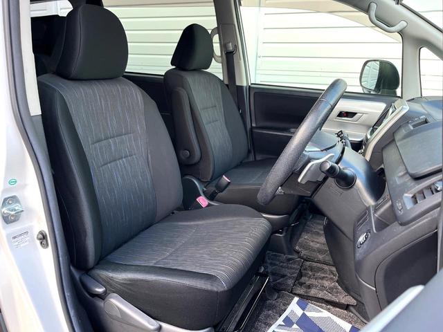 ノア Ｓｉ　サンルーフ　電動スライドドア　ＳＤナビ　バックカメラ　スマートキー　ＨＩＤヘッド　ビルトインＥＴＣ　パドルシフト　純正１６インチアルミ　オートライト　オートエアコン　Ｂｌｕｅｔｏｏｔｈ（8枚目）