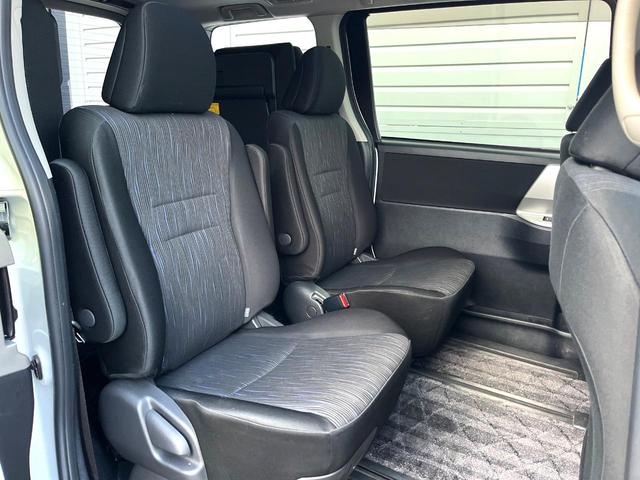 ノア Ｓｉ　サンルーフ　電動スライドドア　ＳＤナビ　バックカメラ　スマートキー　ＨＩＤヘッド　ビルトインＥＴＣ　パドルシフト　純正１６インチアルミ　オートライト　オートエアコン　Ｂｌｕｅｔｏｏｔｈ（9枚目）