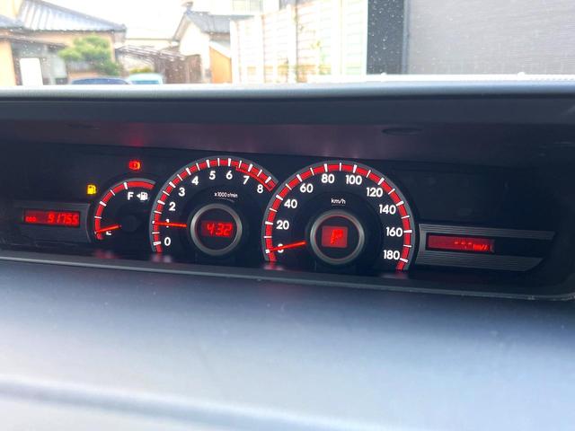 ノア Ｓｉ　サンルーフ　電動スライドドア　ＳＤナビ　バックカメラ　スマートキー　ＨＩＤヘッド　ビルトインＥＴＣ　パドルシフト　純正１６インチアルミ　オートライト　オートエアコン　Ｂｌｕｅｔｏｏｔｈ（25枚目）