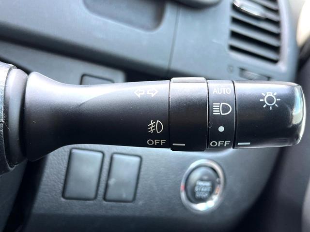 ノア Ｓｉ　サンルーフ　電動スライドドア　ＳＤナビ　バックカメラ　スマートキー　ＨＩＤヘッド　ビルトインＥＴＣ　パドルシフト　純正１６インチアルミ　オートライト　オートエアコン　Ｂｌｕｅｔｏｏｔｈ（29枚目）