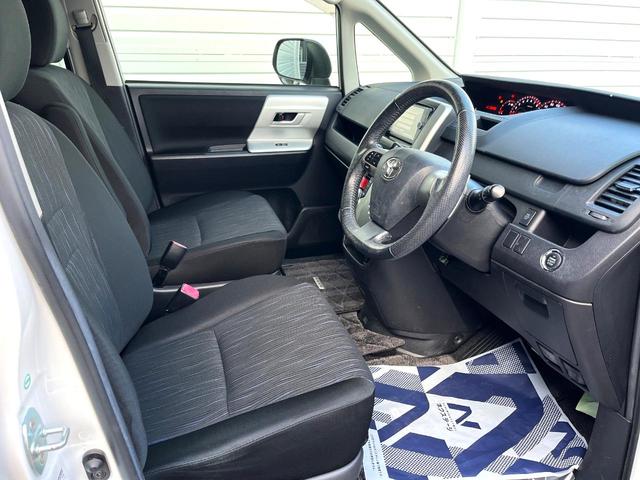 ノア Ｓｉ　サンルーフ　電動スライドドア　ＳＤナビ　バックカメラ　スマートキー　ＨＩＤヘッド　ビルトインＥＴＣ　パドルシフト　純正１６インチアルミ　オートライト　オートエアコン　Ｂｌｕｅｔｏｏｔｈ（35枚目）