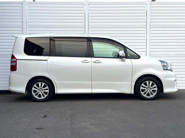 ノア Ｓｉ　サンルーフ　電動スライドドア　ＳＤナビ　バックカメラ　スマートキー　ＨＩＤヘッド　ビルトインＥＴＣ　パドルシフト　純正１６インチアルミ　オートライト　オートエアコン　Ｂｌｕｅｔｏｏｔｈ（51枚目）