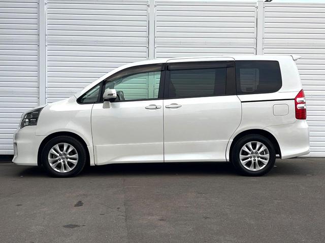 ノア Ｓｉ　サンルーフ　電動スライドドア　ＳＤナビ　バックカメラ　スマートキー　ＨＩＤヘッド　ビルトインＥＴＣ　パドルシフト　純正１６インチアルミ　オートライト　オートエアコン　Ｂｌｕｅｔｏｏｔｈ（53枚目）