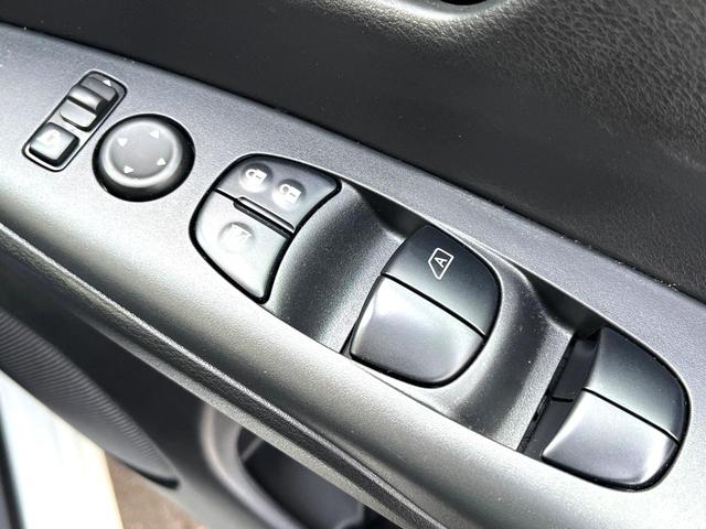 セレナ ｅ－パワー　ハイウェイスターＶ　両側電動ドア　全周囲カメラ　レーダークルーズ　禁煙車　ドラレコ　スマートキー　ＬＥＤヘッド　ビルトインＥＴＣ　純正１６インチアルミ　オートライト　オートエアコン　リアエアコン　Ｂｌｕｅｔｏｏｔｈ（34枚目）