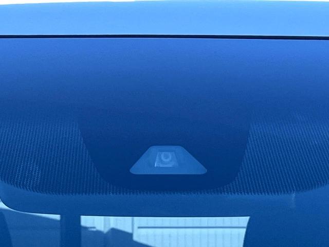 �y�z���_�Z���V���O�z���s���ɑO���̎ԗ�����F�����A�Փ˂������Ȏ��͌x��ƃu���[�L�ŏՓˉ���Ɣ�Q�y�����A�V�X�g�B�����S�Ƀh���C�u�����y���݂��������܂��B