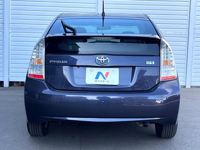 プリウス Ｓ　ＬＥＤエディション　純正ナビ　バックカメラ　ＬＥＤヘッドライト　ビルトインＥＴＣ　純正１５インチアルミ　オートライト　オートエアコン　ＣＤ　地デジ　Ｂｌｕｅｔｏｏｔｈ再生　スマートキー（13枚目）