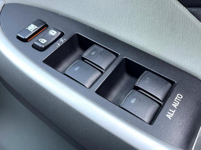 プリウス Ｓ　ＬＥＤエディション　純正ナビ　バックカメラ　ＬＥＤヘッドライト　ビルトインＥＴＣ　純正１５インチアルミ　オートライト　オートエアコン　ＣＤ　地デジ　Ｂｌｕｅｔｏｏｔｈ再生　スマートキー（26枚目）