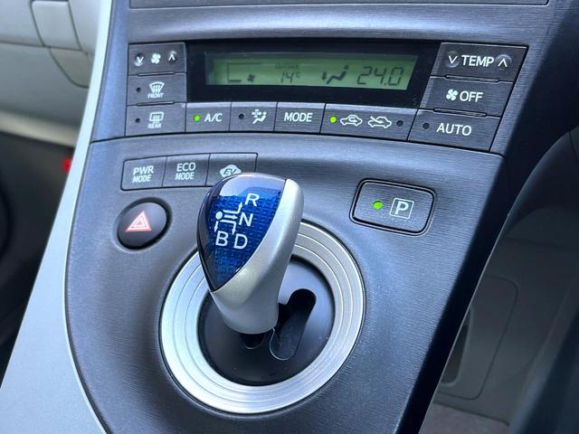 プリウス Ｓ　ＬＥＤエディション　純正ナビ　バックカメラ　ＬＥＤヘッドライト　ビルトインＥＴＣ　純正１５インチアルミ　オートライト　オートエアコン　ＣＤ　地デジ　Ｂｌｕｅｔｏｏｔｈ再生　スマートキー（27枚目）