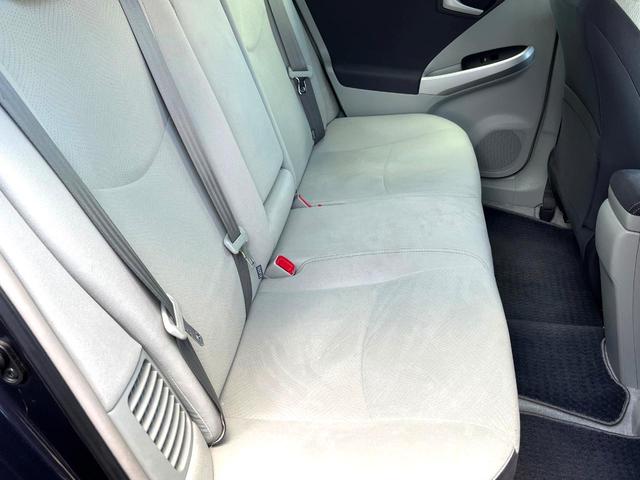 プリウス Ｓ　ＬＥＤエディション　純正ナビ　バックカメラ　ＬＥＤヘッドライト　ビルトインＥＴＣ　純正１５インチアルミ　オートライト　オートエアコン　ＣＤ　地デジ　Ｂｌｕｅｔｏｏｔｈ再生　スマートキー（29枚目）