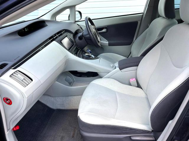 プリウス Ｓ　ＬＥＤエディション　純正ナビ　バックカメラ　ＬＥＤヘッドライト　ビルトインＥＴＣ　純正１５インチアルミ　オートライト　オートエアコン　ＣＤ　地デジ　Ｂｌｕｅｔｏｏｔｈ再生　スマートキー（30枚目）