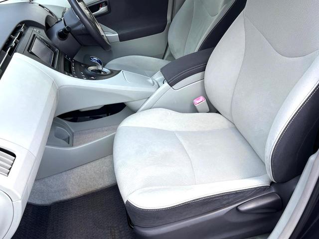 プリウス Ｓ　ＬＥＤエディション　純正ナビ　バックカメラ　ＬＥＤヘッドライト　ビルトインＥＴＣ　純正１５インチアルミ　オートライト　オートエアコン　ＣＤ　地デジ　Ｂｌｕｅｔｏｏｔｈ再生　スマートキー（31枚目）