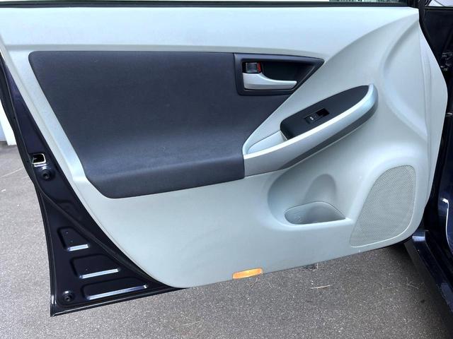 プリウス Ｓ　ＬＥＤエディション　純正ナビ　バックカメラ　ＬＥＤヘッドライト　ビルトインＥＴＣ　純正１５インチアルミ　オートライト　オートエアコン　ＣＤ　地デジ　Ｂｌｕｅｔｏｏｔｈ再生　スマートキー（36枚目）