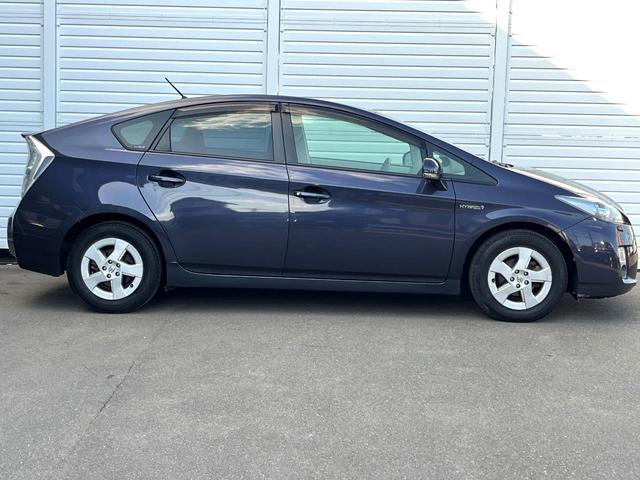 プリウス Ｓ　ＬＥＤエディション　純正ナビ　バックカメラ　ＬＥＤヘッドライト　ビルトインＥＴＣ　純正１５インチアルミ　オートライト　オートエアコン　ＣＤ　地デジ　Ｂｌｕｅｔｏｏｔｈ再生　スマートキー（38枚目）