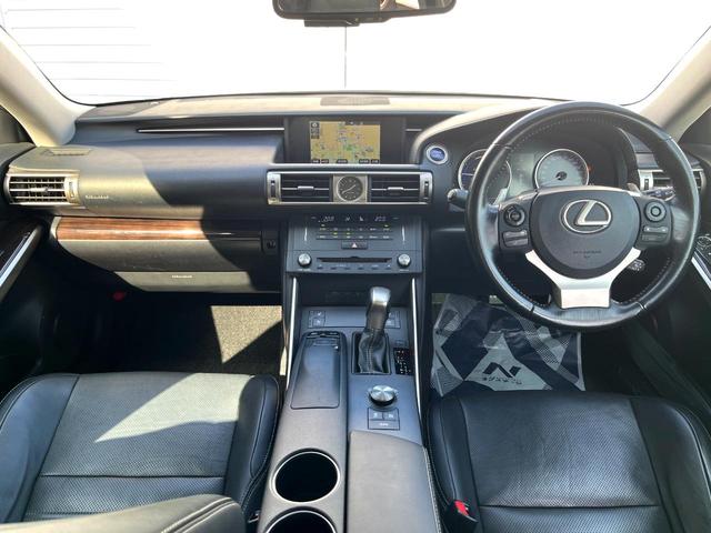 ＩＳ ＩＳ３００ｈ　バージョンＬ　純正ナビ　バックカメラ　サンルーフ　衝突被害軽減システム　レーダークルーズ　レザーシート　前席シートエアコン　パワーシート　コーナーセンサー　スマートキー　ＬＥＤヘッド　ＥＴＣ　純正１７インチアルミ（2枚目）