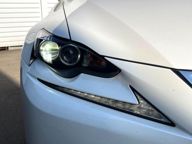 ＩＳ ＩＳ３００ｈ　バージョンＬ　純正ナビ　バックカメラ　サンルーフ　衝突被害軽減システム　レーダークルーズ　レザーシート　前席シートエアコン　パワーシート　コーナーセンサー　スマートキー　ＬＥＤヘッド　ＥＴＣ　純正１７インチアルミ（12枚目）