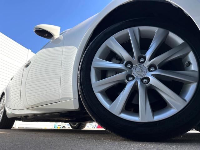 ＩＳ ＩＳ３００ｈ　バージョンＬ　純正ナビ　バックカメラ　サンルーフ　衝突被害軽減システム　レーダークルーズ　レザーシート　前席シートエアコン　パワーシート　コーナーセンサー　スマートキー　ＬＥＤヘッド　ＥＴＣ　純正１７インチアルミ（13枚目）