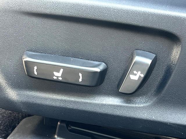 ＩＳ ＩＳ３００ｈ　バージョンＬ　純正ナビ　バックカメラ　サンルーフ　衝突被害軽減システム　レーダークルーズ　レザーシート　前席シートエアコン　パワーシート　コーナーセンサー　スマートキー　ＬＥＤヘッド　ＥＴＣ　純正１７インチアルミ（24枚目）