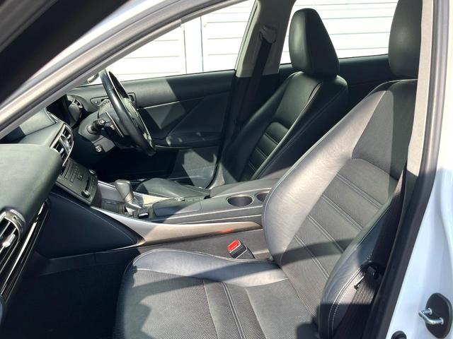 ＩＳ ＩＳ３００ｈ　バージョンＬ　純正ナビ　バックカメラ　サンルーフ　衝突被害軽減システム　レーダークルーズ　レザーシート　前席シートエアコン　パワーシート　コーナーセンサー　スマートキー　ＬＥＤヘッド　ＥＴＣ　純正１７インチアルミ（43枚目）