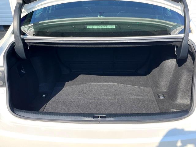 ＩＳ ＩＳ３００ｈ　バージョンＬ　純正ナビ　バックカメラ　サンルーフ　衝突被害軽減システム　レーダークルーズ　レザーシート　前席シートエアコン　パワーシート　コーナーセンサー　スマートキー　ＬＥＤヘッド　ＥＴＣ　純正１７インチアルミ（46枚目）