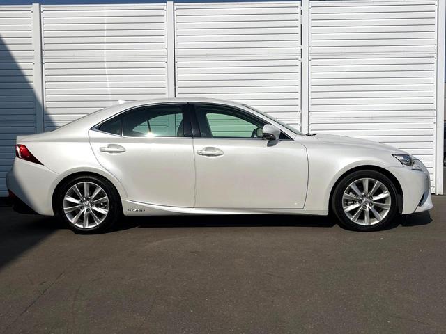 ＩＳ ＩＳ３００ｈ　バージョンＬ　純正ナビ　バックカメラ　サンルーフ　衝突被害軽減システム　レーダークルーズ　レザーシート　前席シートエアコン　パワーシート　コーナーセンサー　スマートキー　ＬＥＤヘッド　ＥＴＣ　純正１７インチアルミ（48枚目）