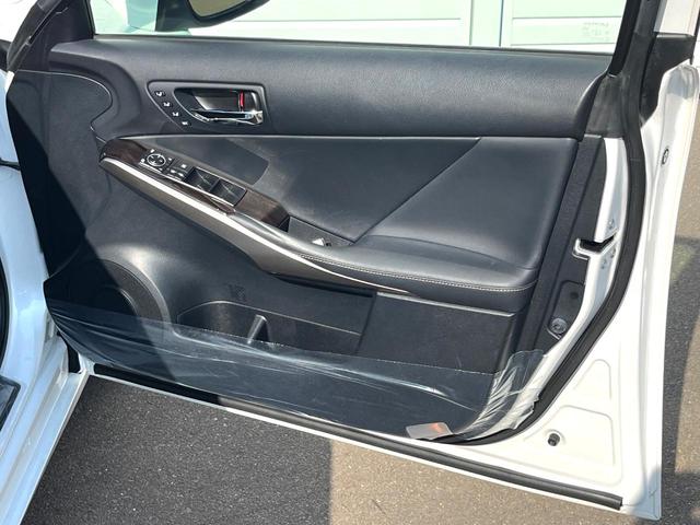 ＩＳ ＩＳ３００ｈ　バージョンＬ　純正ナビ　バックカメラ　サンルーフ　衝突被害軽減システム　レーダークルーズ　レザーシート　前席シートエアコン　パワーシート　コーナーセンサー　スマートキー　ＬＥＤヘッド　ＥＴＣ　純正１７インチアルミ（50枚目）