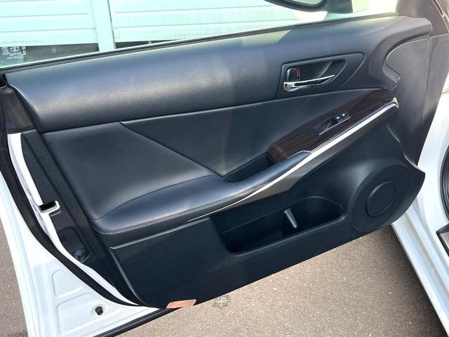 ＩＳ ＩＳ３００ｈ　バージョンＬ　純正ナビ　バックカメラ　サンルーフ　衝突被害軽減システム　レーダークルーズ　レザーシート　前席シートエアコン　パワーシート　コーナーセンサー　スマートキー　ＬＥＤヘッド　ＥＴＣ　純正１７インチアルミ（51枚目）