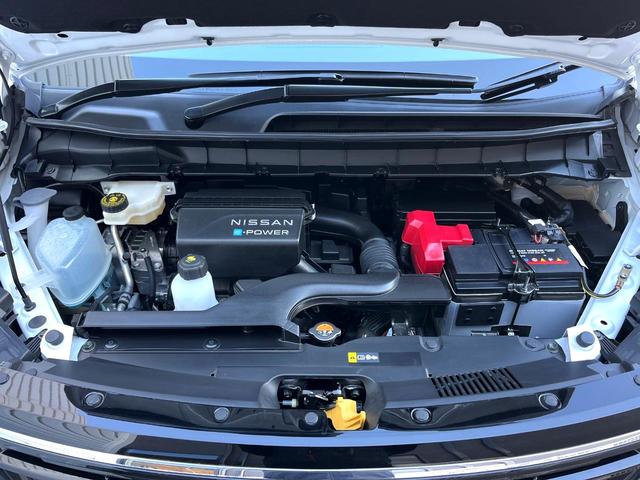 セレナ ｅ－パワー　ハイウェイスターＶ　両側電動ドア　全周囲カメラ　コーナーセンサー　ＬＥＤヘッド　純正１６インチアルミ　オートハイビーム　オートライト　デュアルエアコン　リアエアコン　Ｂｌｕｅｔｏｏｔｈ　フルセグ　ＬＥＤフォグ（18枚目）