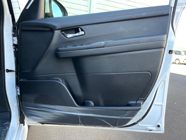 セレナ ｅ－パワー　ハイウェイスターＶ　両側電動ドア　全周囲カメラ　コーナーセンサー　ＬＥＤヘッド　純正１６インチアルミ　オートハイビーム　オートライト　デュアルエアコン　リアエアコン　Ｂｌｕｅｔｏｏｔｈ　フルセグ　ＬＥＤフォグ（48枚目）