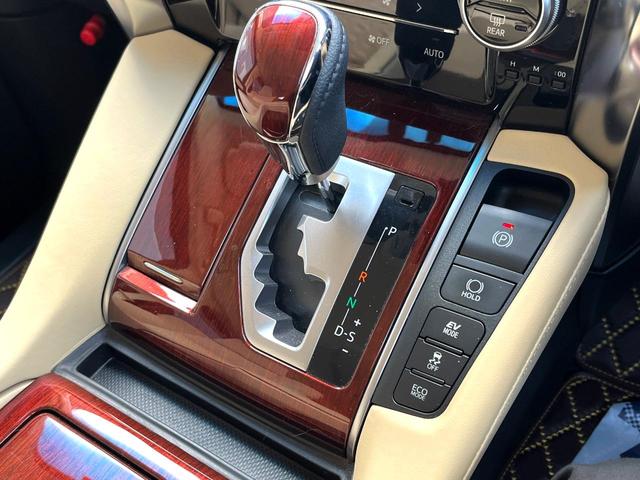 ヴェルファイアハイブリッド Ｘ　４ＷＤ　両側電動ドア　純正ＨＤＤナビ　バックカメラ　コーナーセンサー　ＨＩＤヘッド　ビルトインＥＴＣ　クルコン　オートライト　デュアルエアコン　リアエアコン　Ｂｌｕｅｔｏｏｔｈ　地デジ（25枚目）