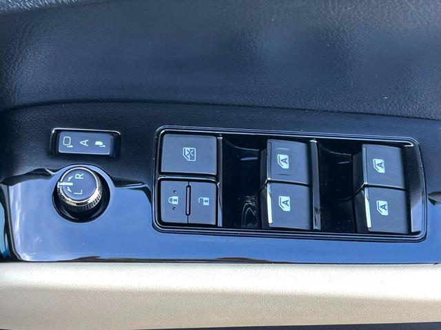 ヴェルファイアハイブリッド Ｘ　４ＷＤ　両側電動ドア　純正ＨＤＤナビ　バックカメラ　コーナーセンサー　ＨＩＤヘッド　ビルトインＥＴＣ　クルコン　オートライト　デュアルエアコン　リアエアコン　Ｂｌｕｅｔｏｏｔｈ　地デジ（30枚目）