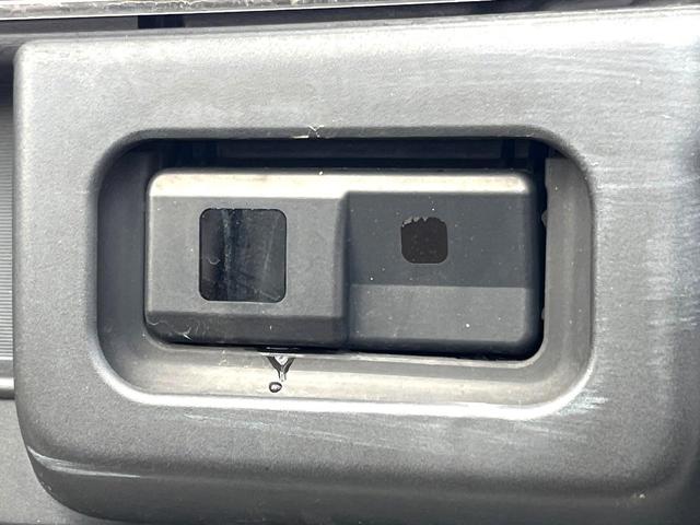 タント カスタムＲＳ　トップエディションＳＡ　両側パワースライドドア　純正ＳＤナビ　スマートアシスト　ＬＥＤヘッドライト　アイドリングストップ　バックカメラ　ドライブレコーダー　Ｂｌｕｅｔｏｏｔｈ再生　ＥＴＣ　スマートキー（3枚目）