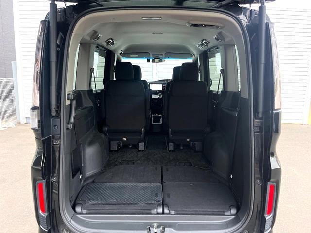 ���i�̂���������ʋ΁A���}���ɏ\���ȉ׎��X�y�[�X���m�ۂ��Ă���܂��B�Z�J���h�V�[�g��|���ƁA�傫�ȉו��̐ύڂ��\�ł���