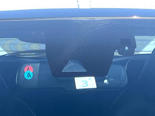 �y�g���^�Z�[�t�e�B�Z���X�z���s���ɑO���̎ԗ�����F�����A�Փ˂������Ȏ��͌x��ƃu���[�L�ŏՓˉ���Ɣ�Q�y�����A�V�X�g�B�����S�Ƀh���C�u�����y���݂��������܂��B