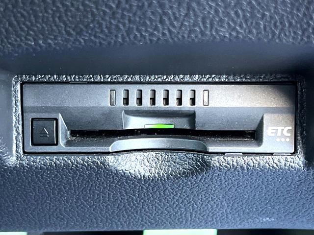 プリウス Ｓセーフティプラス　バックカメラ　衝突被害軽減システム　レーダークルーズ　禁煙車　ドラレコ　スマートキー　ＬＥＤヘッド　ビルトインＥＴＣ　純正１５インチアルミ　オートハイビーム　車線逸脱警報　オートライト（6枚目）