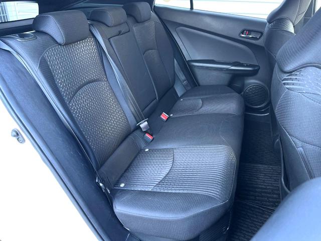 プリウス Ｓセーフティプラス　バックカメラ　衝突被害軽減システム　レーダークルーズ　禁煙車　ドラレコ　スマートキー　ＬＥＤヘッド　ビルトインＥＴＣ　純正１５インチアルミ　オートハイビーム　車線逸脱警報　オートライト（9枚目）