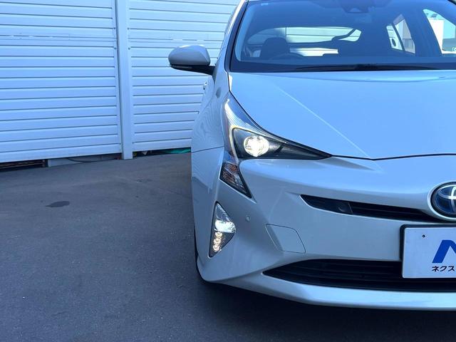 プリウス Ｓセーフティプラス　バックカメラ　衝突被害軽減システム　レーダークルーズ　禁煙車　ドラレコ　スマートキー　ＬＥＤヘッド　ビルトインＥＴＣ　純正１５インチアルミ　オートハイビーム　車線逸脱警報　オートライト（11枚目）