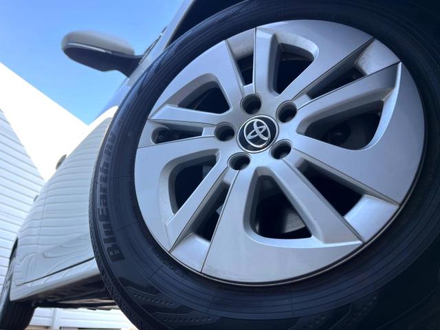 プリウス Ｓセーフティプラス　バックカメラ　衝突被害軽減システム　レーダークルーズ　禁煙車　ドラレコ　スマートキー　ＬＥＤヘッド　ビルトインＥＴＣ　純正１５インチアルミ　オートハイビーム　車線逸脱警報　オートライト（12枚目）