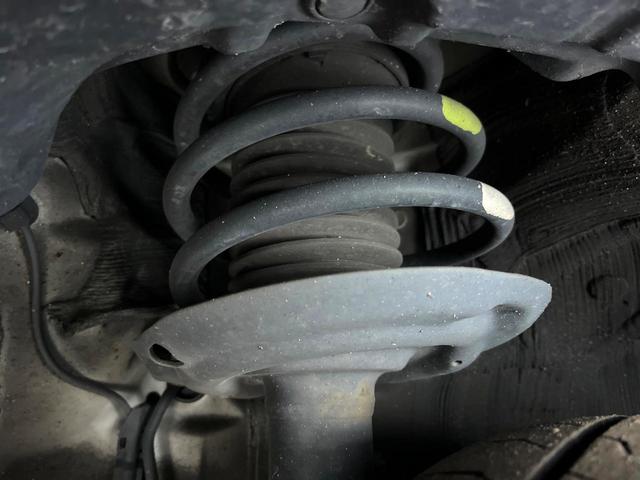 プリウス Ｓセーフティプラス　バックカメラ　衝突被害軽減システム　レーダークルーズ　禁煙車　ドラレコ　スマートキー　ＬＥＤヘッド　ビルトインＥＴＣ　純正１５インチアルミ　オートハイビーム　車線逸脱警報　オートライト（20枚目）