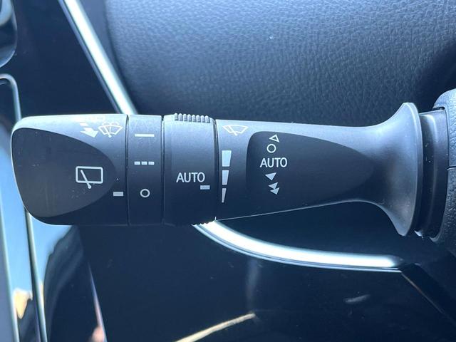 プリウス Ｓセーフティプラス　バックカメラ　衝突被害軽減システム　レーダークルーズ　禁煙車　ドラレコ　スマートキー　ＬＥＤヘッド　ビルトインＥＴＣ　純正１５インチアルミ　オートハイビーム　車線逸脱警報　オートライト（28枚目）