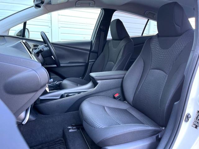 プリウス Ｓセーフティプラス　バックカメラ　衝突被害軽減システム　レーダークルーズ　禁煙車　ドラレコ　スマートキー　ＬＥＤヘッド　ビルトインＥＴＣ　純正１５インチアルミ　オートハイビーム　車線逸脱警報　オートライト（36枚目）