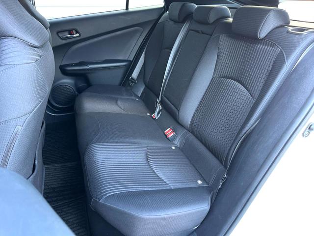 プリウス Ｓセーフティプラス　バックカメラ　衝突被害軽減システム　レーダークルーズ　禁煙車　ドラレコ　スマートキー　ＬＥＤヘッド　ビルトインＥＴＣ　純正１５インチアルミ　オートハイビーム　車線逸脱警報　オートライト（39枚目）