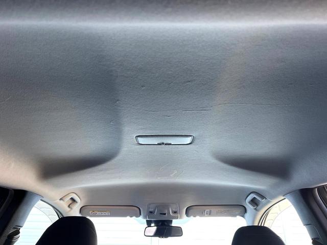 プリウス Ｓセーフティプラス　バックカメラ　衝突被害軽減システム　レーダークルーズ　禁煙車　ドラレコ　スマートキー　ＬＥＤヘッド　ビルトインＥＴＣ　純正１５インチアルミ　オートハイビーム　車線逸脱警報　オートライト（41枚目）