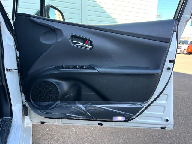 プリウス Ｓセーフティプラス　バックカメラ　衝突被害軽減システム　レーダークルーズ　禁煙車　ドラレコ　スマートキー　ＬＥＤヘッド　ビルトインＥＴＣ　純正１５インチアルミ　オートハイビーム　車線逸脱警報　オートライト（43枚目）