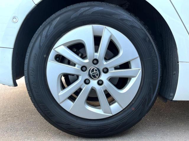 プリウス Ｓセーフティプラス　バックカメラ　衝突被害軽減システム　レーダークルーズ　禁煙車　ドラレコ　スマートキー　ＬＥＤヘッド　ビルトインＥＴＣ　純正１５インチアルミ　オートハイビーム　車線逸脱警報　オートライト（50枚目）