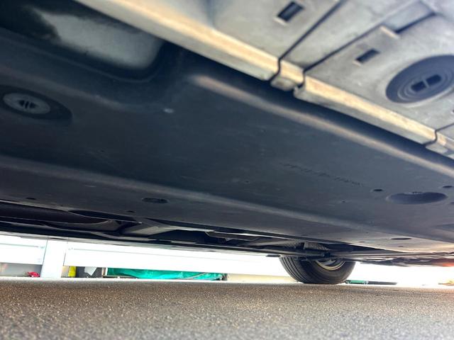 プリウス Ｓセーフティプラス　バックカメラ　衝突被害軽減システム　レーダークルーズ　禁煙車　ドラレコ　スマートキー　ＬＥＤヘッド　ビルトインＥＴＣ　純正１５インチアルミ　オートハイビーム　車線逸脱警報　オートライト（56枚目）