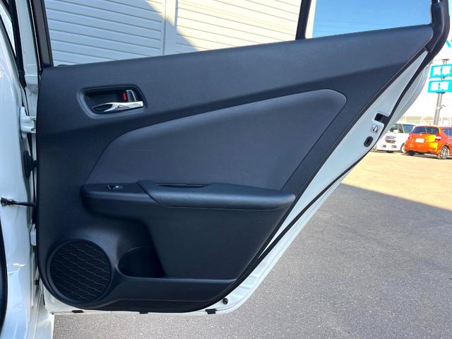 プリウス Ｓセーフティプラス　バックカメラ　衝突被害軽減システム　レーダークルーズ　禁煙車　ドラレコ　スマートキー　ＬＥＤヘッド　ビルトインＥＴＣ　純正１５インチアルミ　オートハイビーム　車線逸脱警報　オートライト（58枚目）